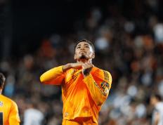 开云体育-欧冠淘汰赛之夜，范弗利特贡献制胜表现