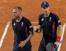 开云下载-包含欧洲网球队翻盘英国网球队，穆雷爆发神勇的词条