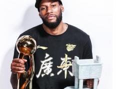 开云体育-雷霆鏖战猛龙，易建联扛起全队