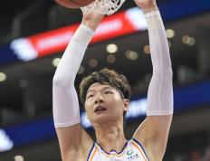 开云体育在线-四川队鏖战火箭，王哲林惊艳四座