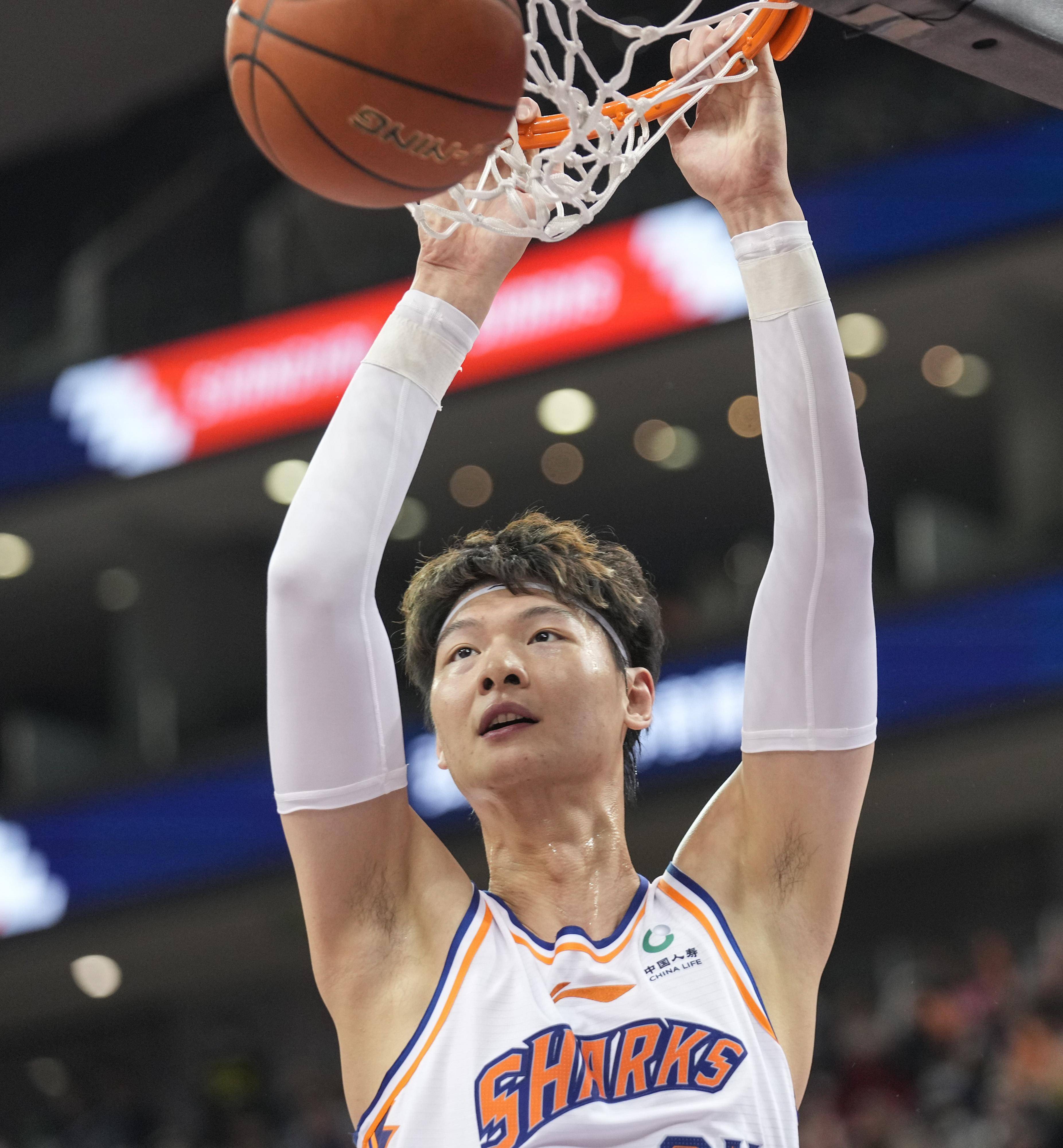 开云体育在线-四川队鏖战火箭,王哲林惊艳四座