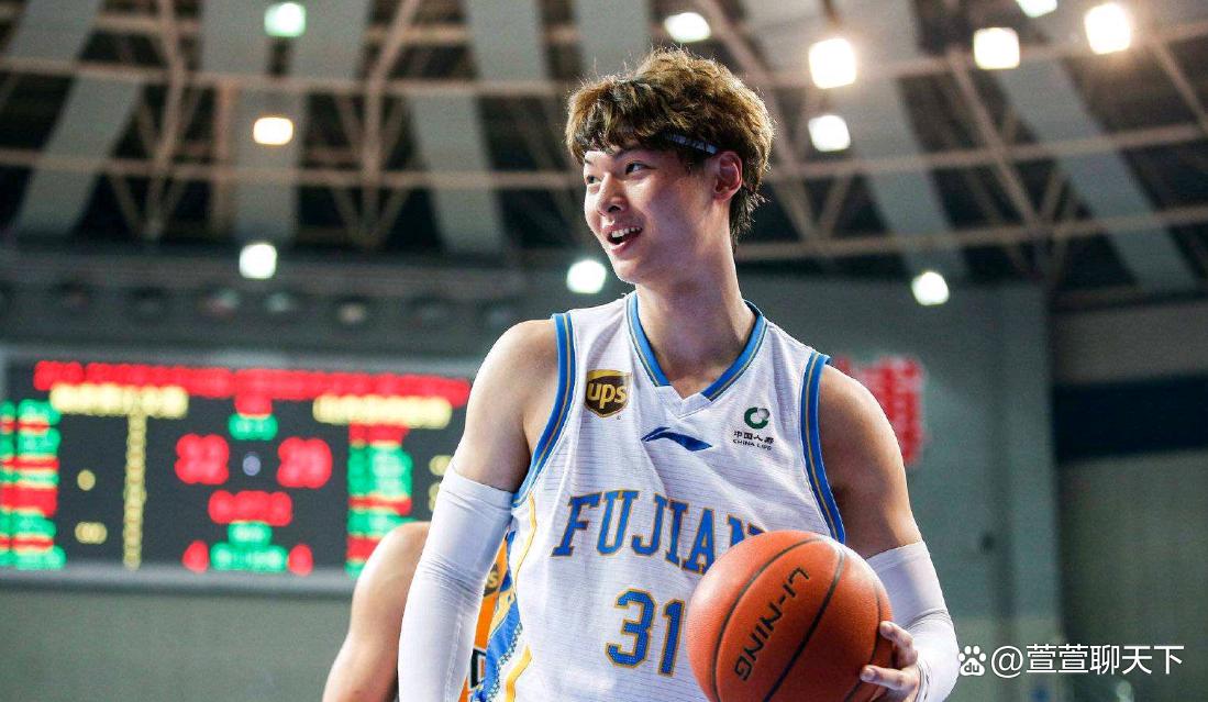 开云体育在线-四川队鏖战火箭,王哲林惊艳四座