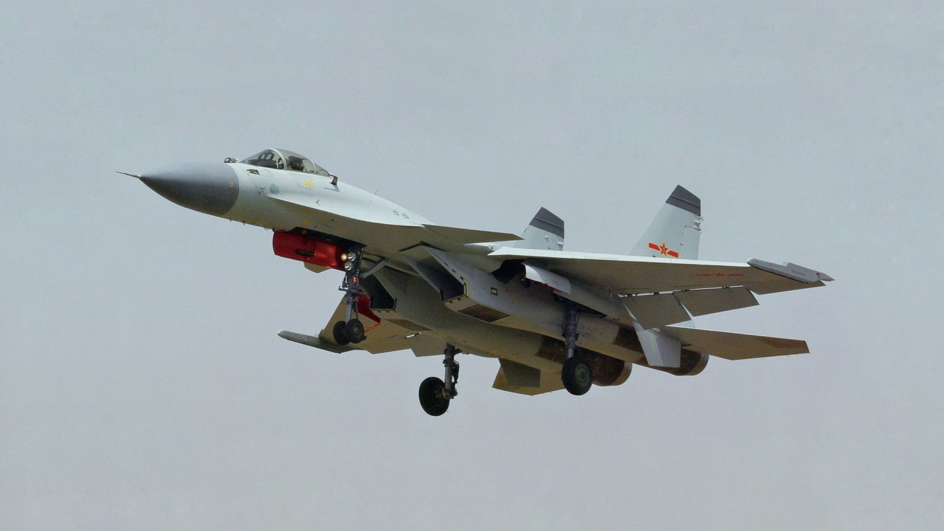 开云下载-弗拉霍维奇爆发独造三球,那不勒斯连续得分强势压制AC米兰