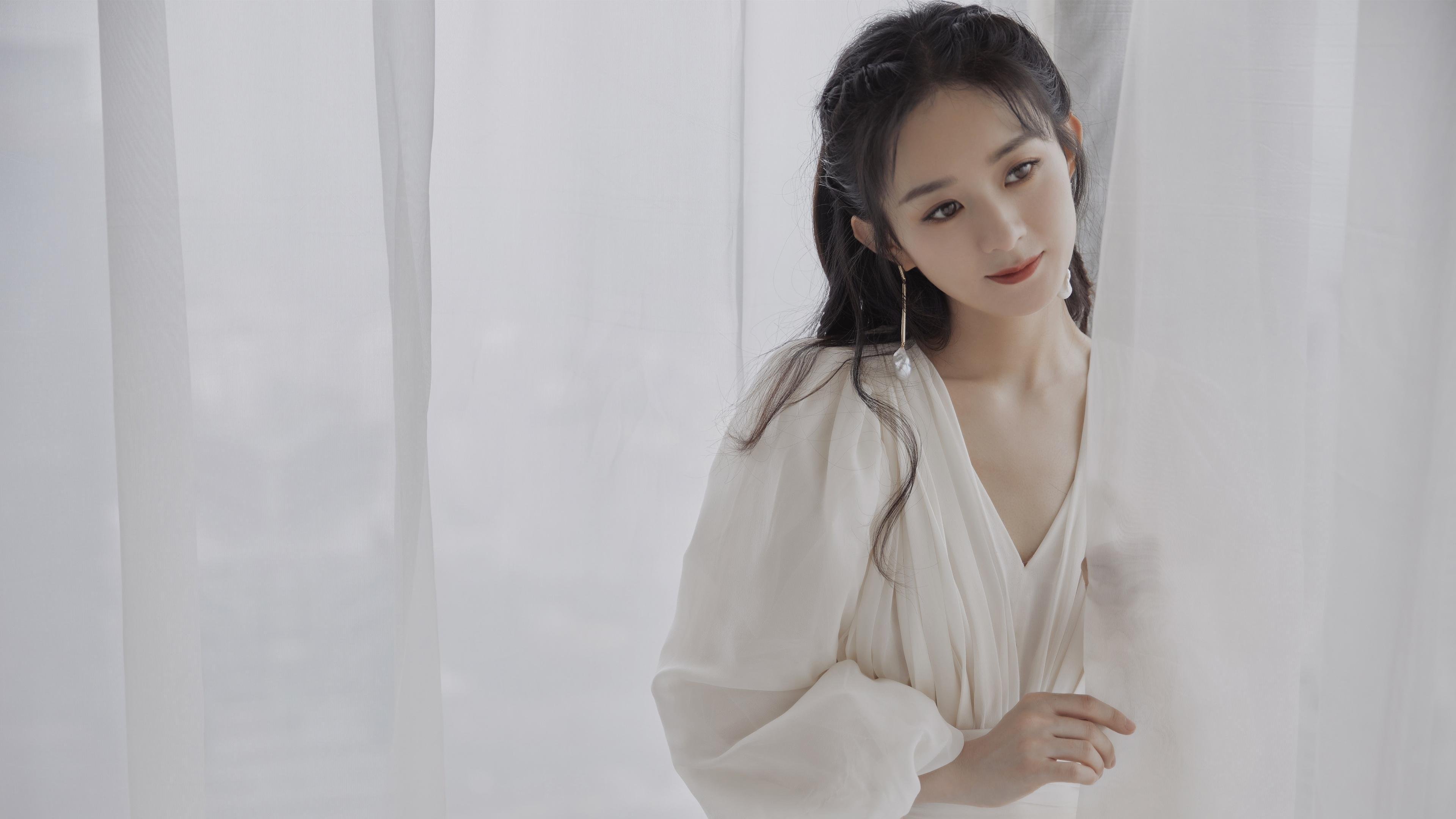 开云APP-篮球双线激战,NBA季后赛焦点对决与冰岛淘汰赛险胜安哥拉