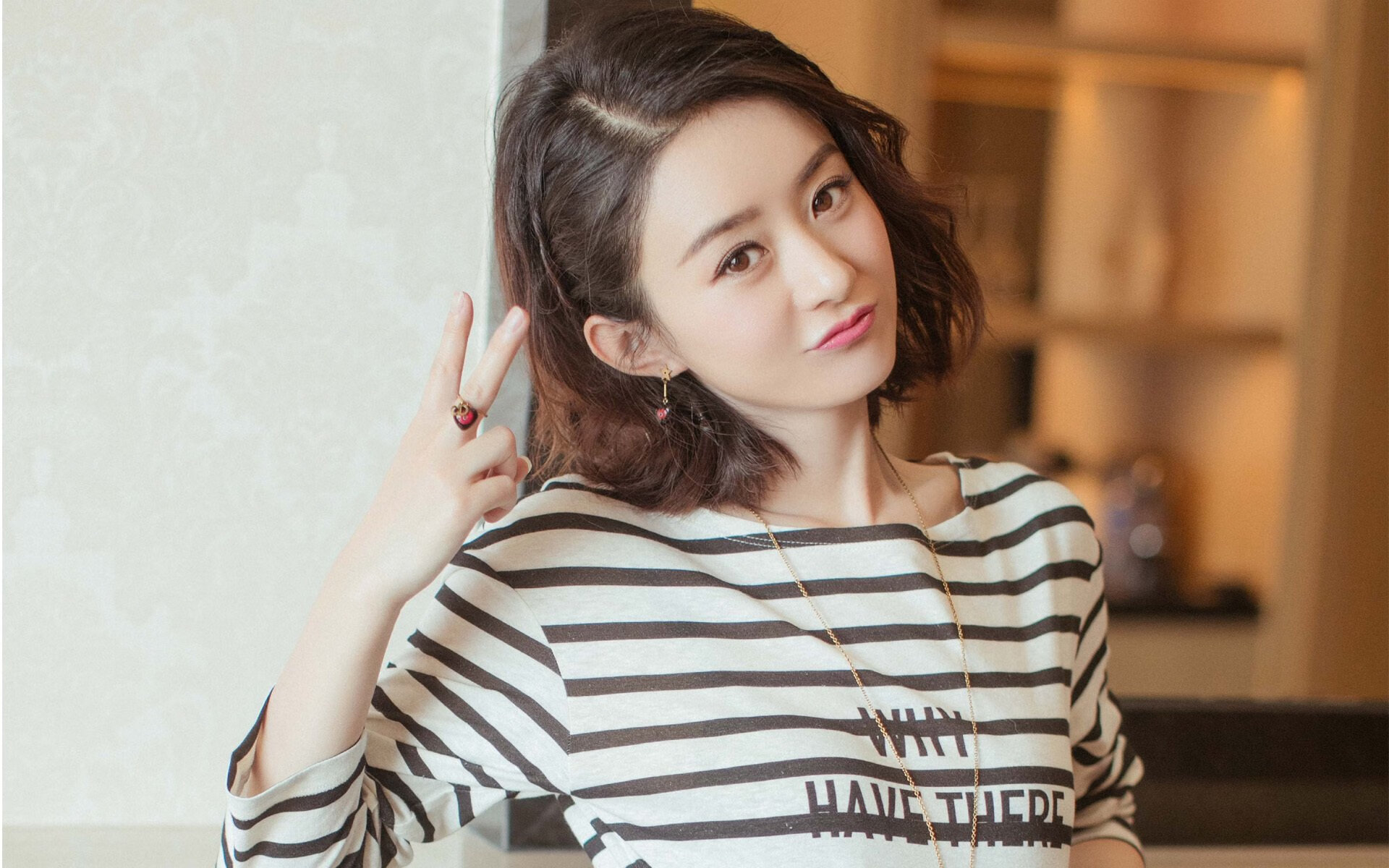 开云体育平台APP-三分暴雨洗王座，岁月难撼定海针，团队爆发与个体永恒的篮球启示